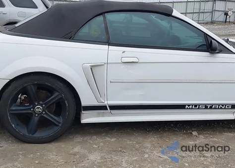 2004 Ford Mustang z USA, uszkodzony, nr VIN 1FAFP44694F208401